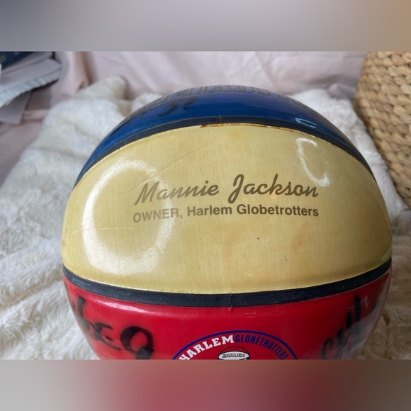Harlem Globetrotters 2002 Naismith Basketball Hall Of Fame Ball  multiple sig. - Picture 2 of 10